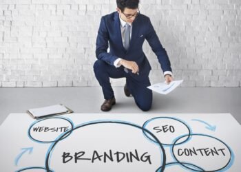 The Role of Social Media in Personal Branding for Sales and Marketing Professionals