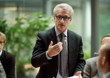 The Art of Powerful Personal Storytelling in Client Relationships